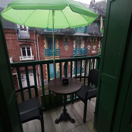Appartement Avec Balcon Au 1Er Etage Vue Laterale Mer A 50 Metres De La Plage A Mers Les Bains. Exterior foto