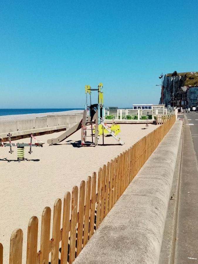 Appartement Avec Balcon Au 1Er Etage Vue Laterale Mer A 50 Metres De La Plage A Mers Les Bains. Exterior foto