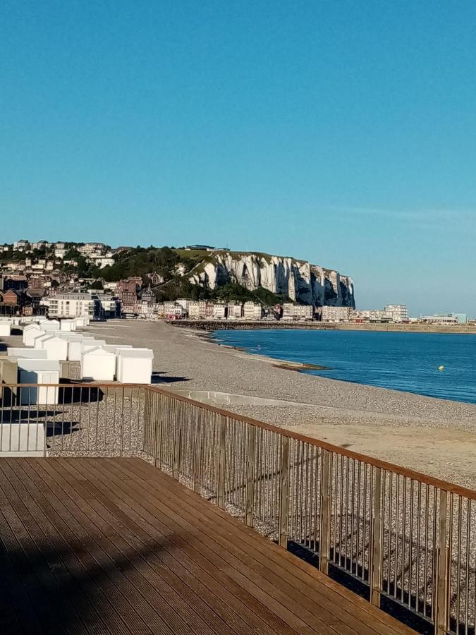 Appartement Avec Balcon Au 1Er Etage Vue Laterale Mer A 50 Metres De La Plage A Mers Les Bains. Exterior foto
